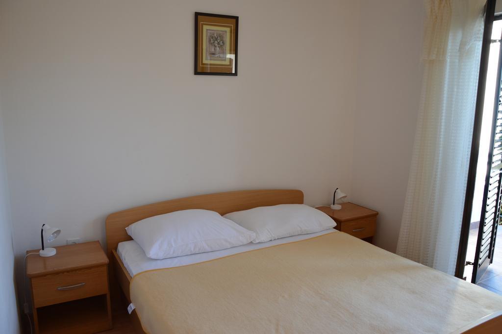 Apartments Andrea Drvenik  Rom bilde