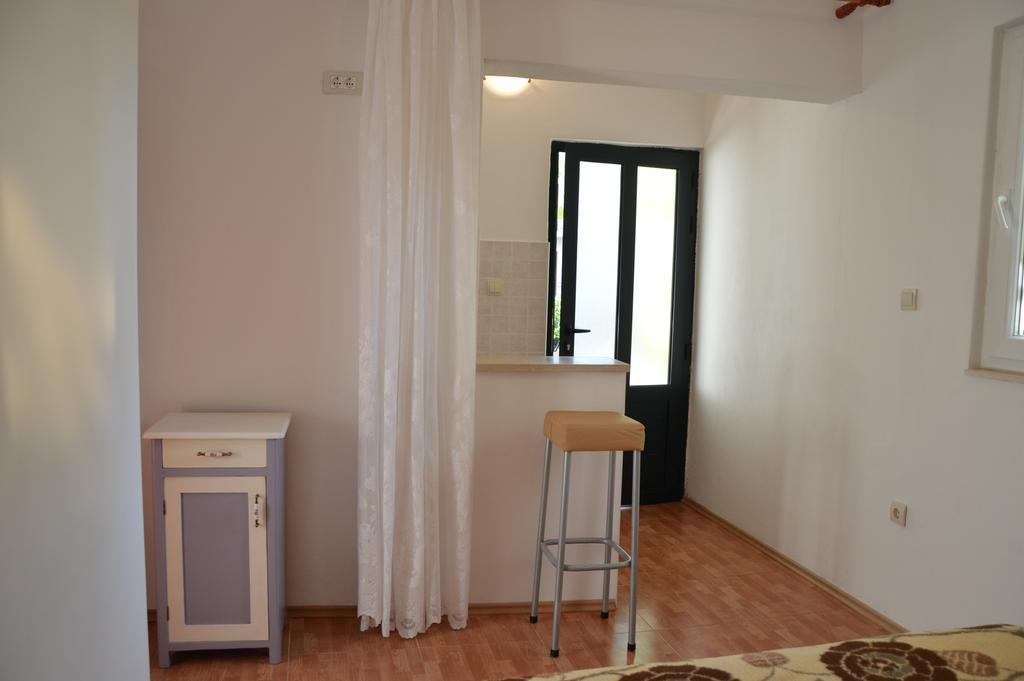 Apartments Andrea Drvenik  Rom bilde